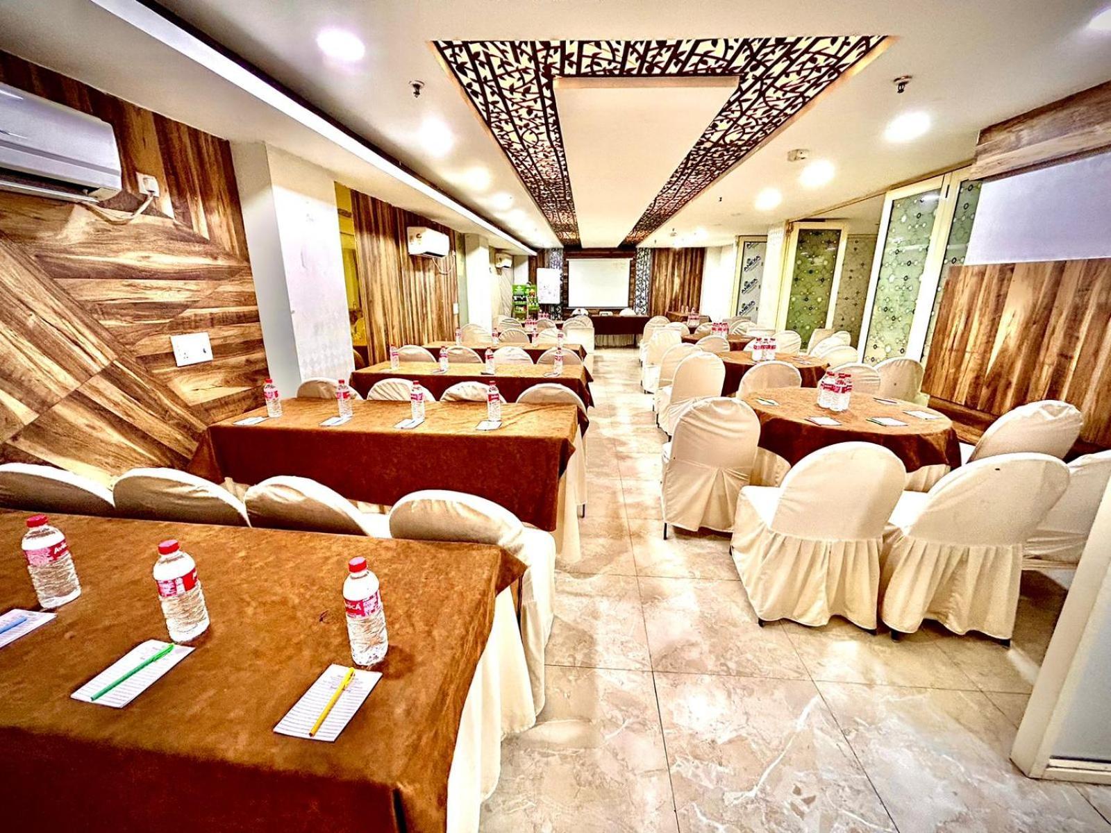 Hotel Spb 87 Near Karol Bagh Metro Station 3*