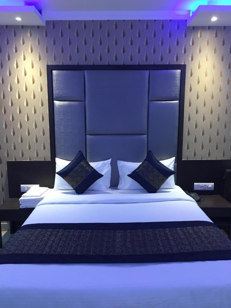 Hotel Spb 87 Near Karol Bagh Metro Station 3*